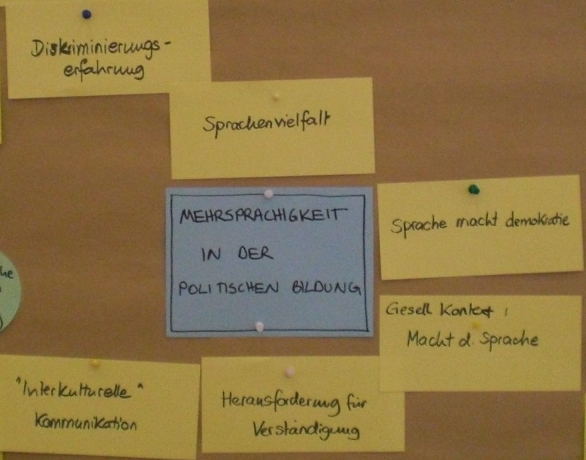 Political education work in multilingual groups